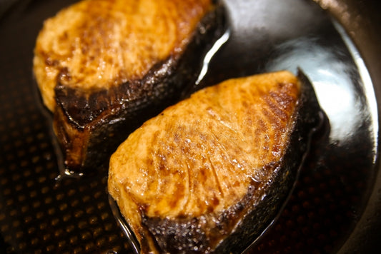 フライパンで魚を焼く驚きのメリット3つ｜焼き方のコツとおすすめレシピも紹介