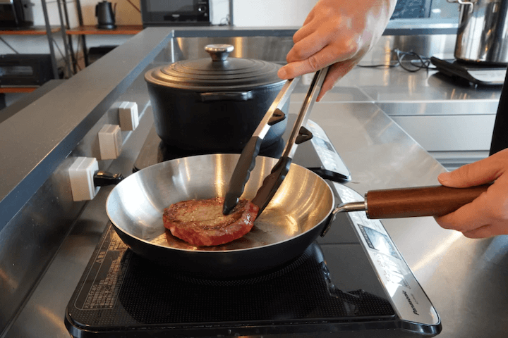 ステンレスフライパンで美味しいステーキ